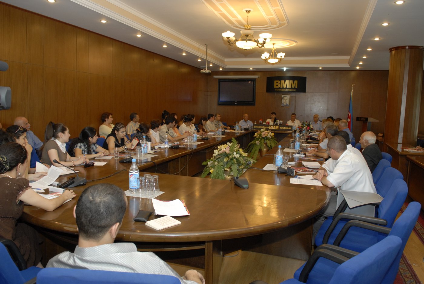 Nurida Ateshi at an academic conference